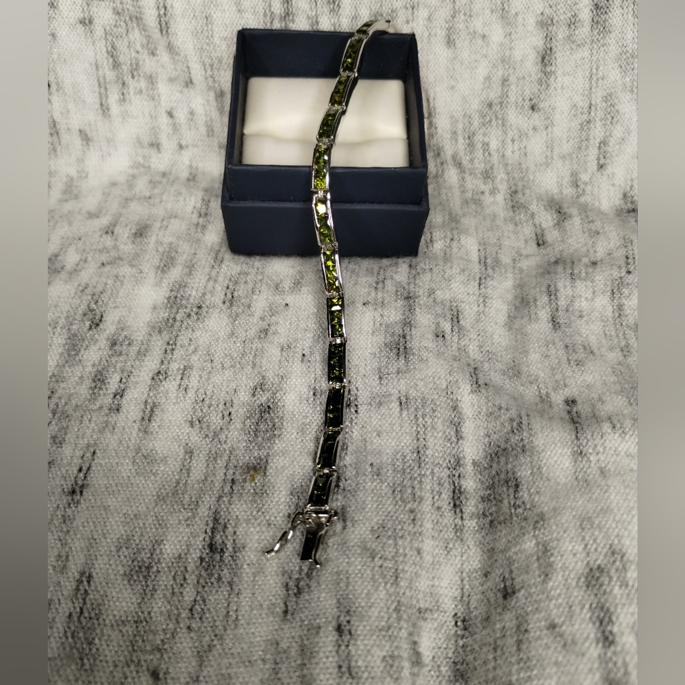 925 SS and Olive Green stones bracelet 7.5"